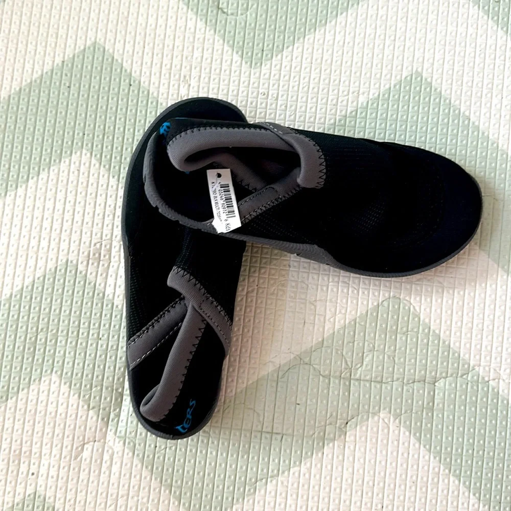Rafters water shoes black size 11 NEW